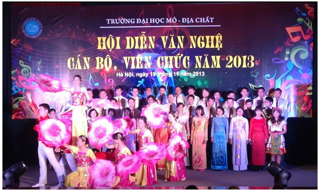 Tập thể CB,VC Khoa Dầu khí